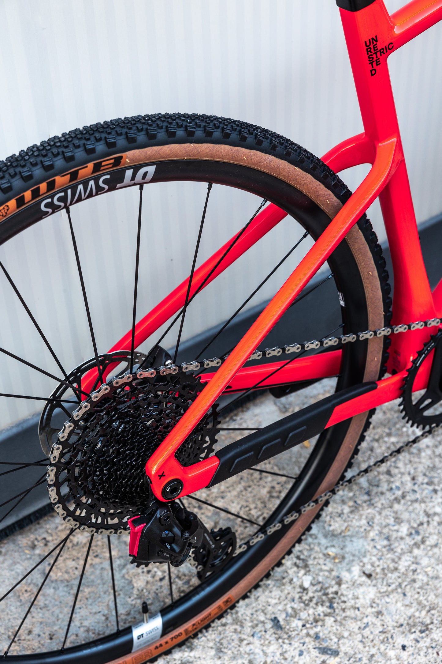 BMC URS TWO NEON RED PETROL TG L
