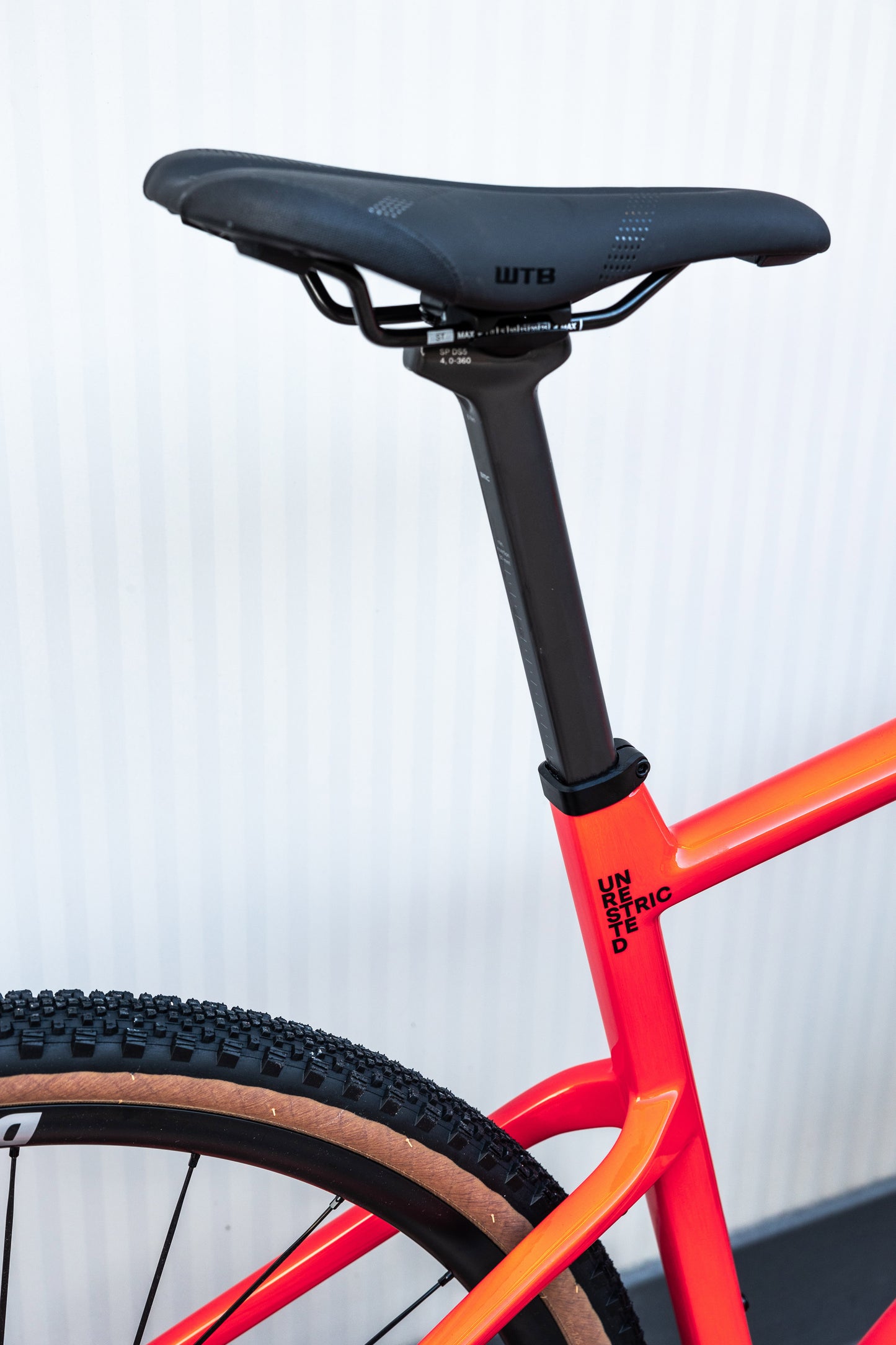 BMC URS TWO NEON RED PETROL TG L