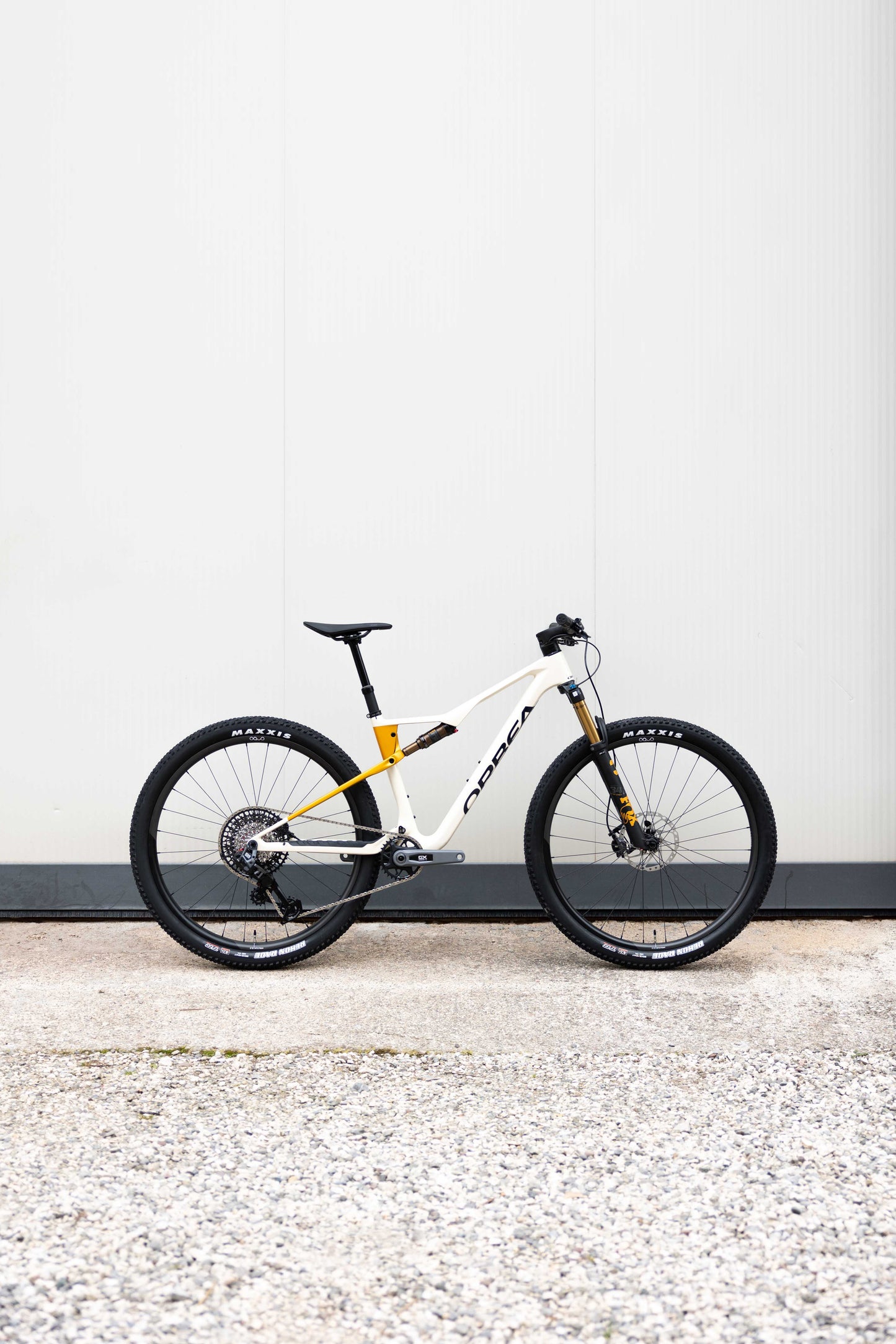 OIZ M10 AXS - IVORY WHT - TG M