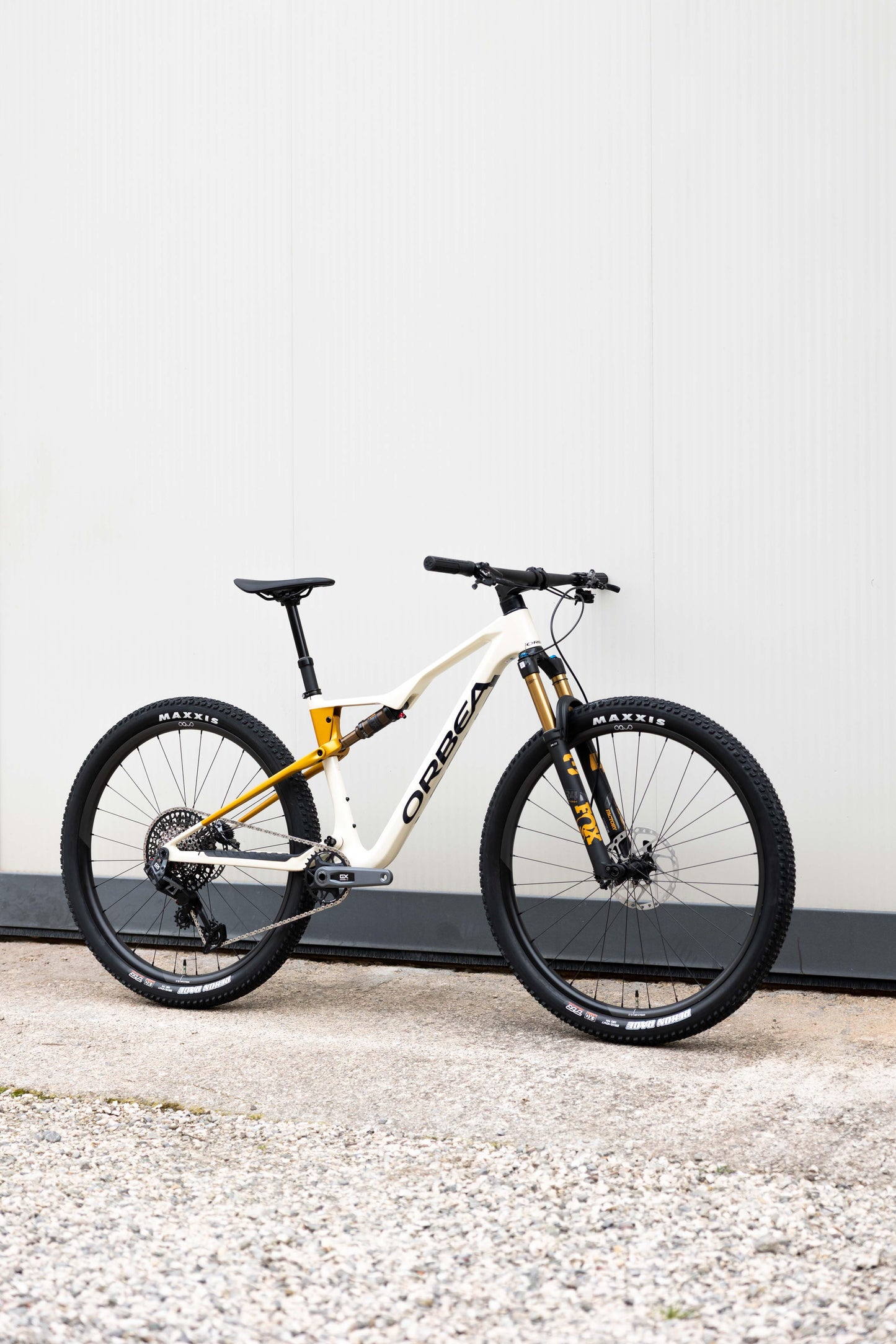 OIZ M10 AXS - IVORY WHT - TG M
