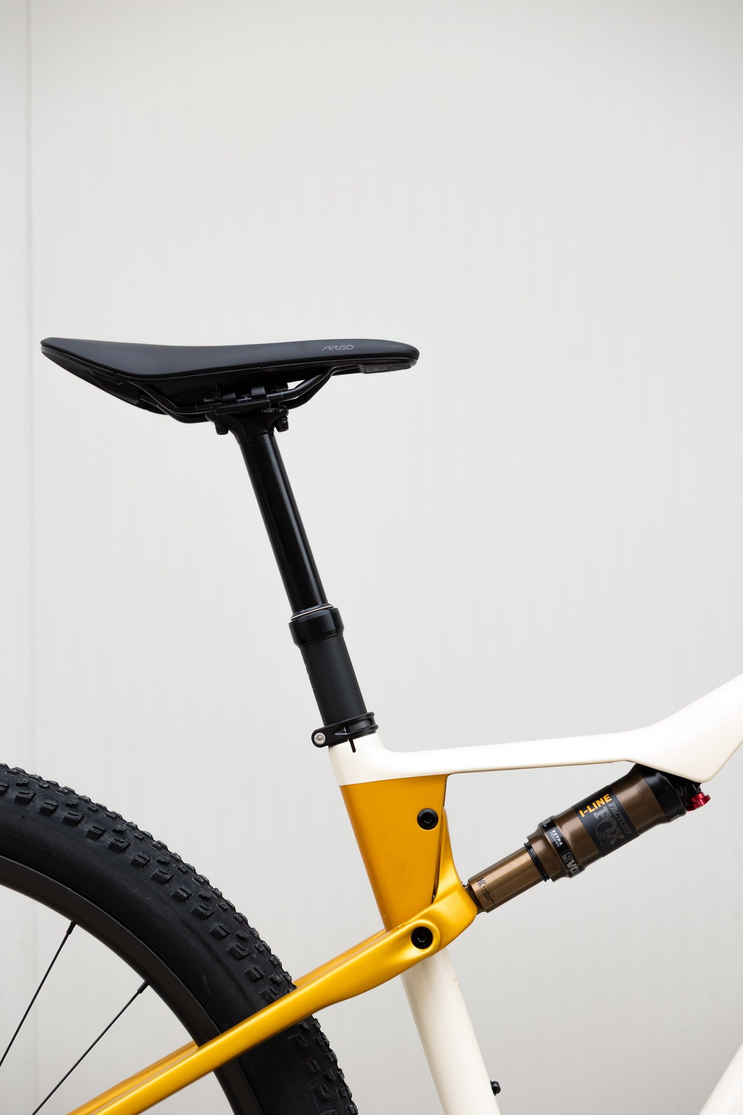 OIZ M10 AXS - IVORY WHT - TG M