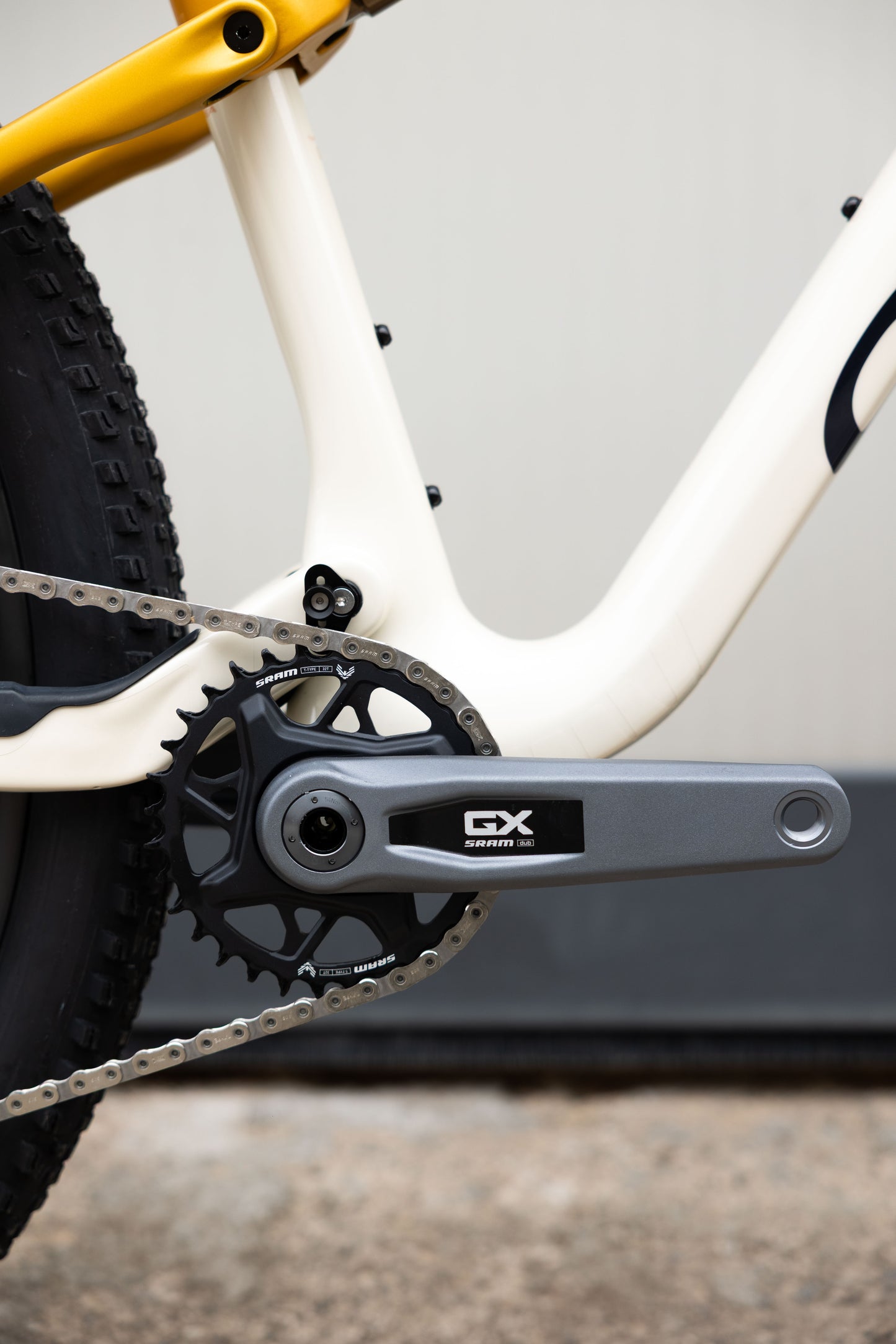 OIZ M10 AXS - IVORY WHT - TG M
