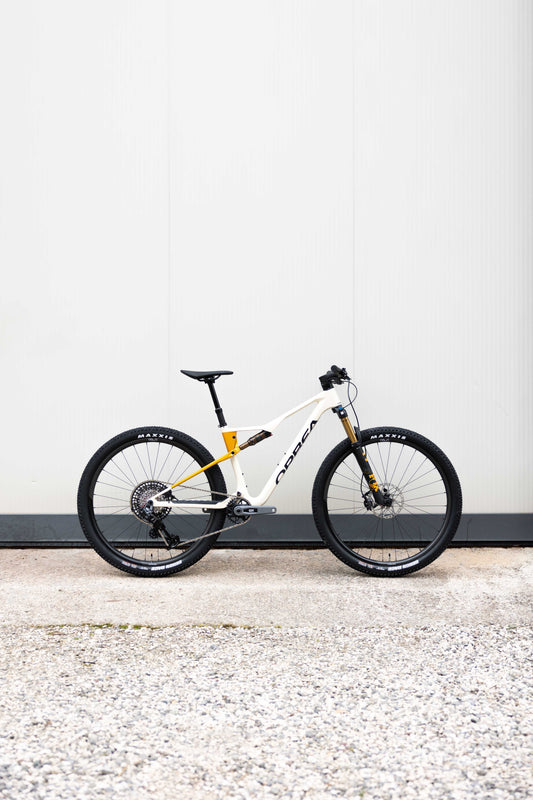 OIZ M10 AXS - IVORY WHT - TG M